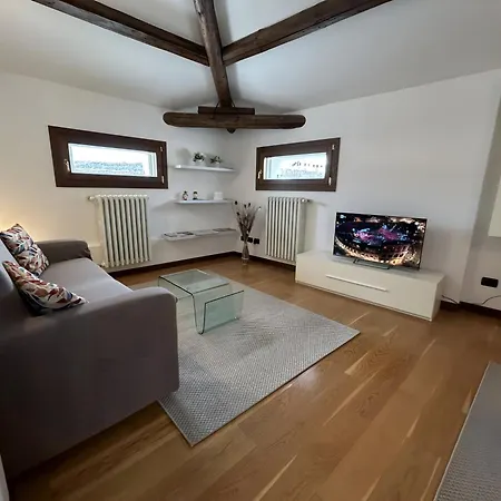 Romantic Window On Arena شقة