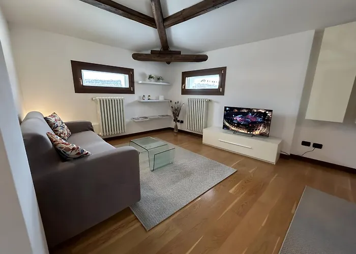 Romantic Window On Arena شقة