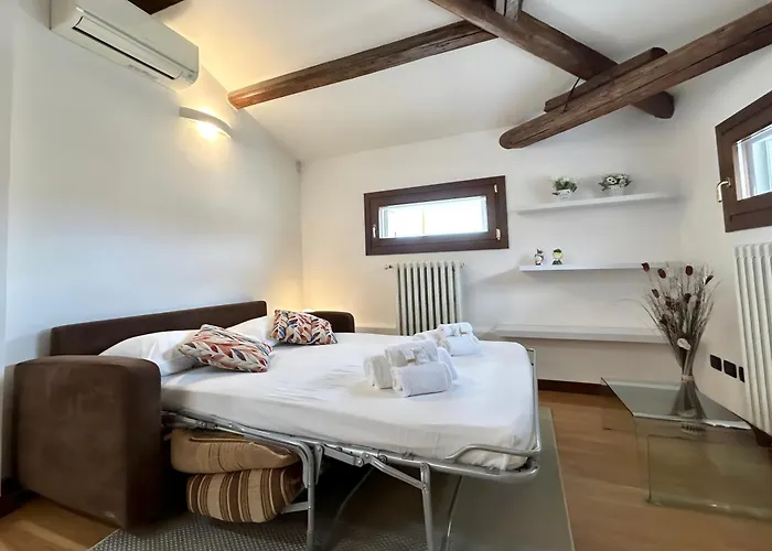 Romantic Window On Arena فيرونا