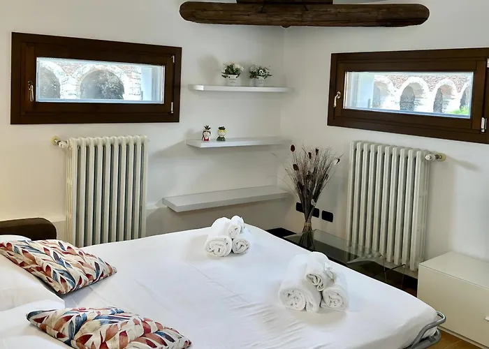 Romantic Window On Arena فيرونا
