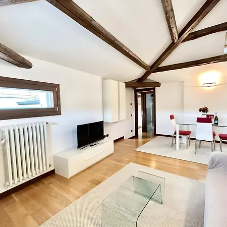 Apartment Romantic Window On Arena *