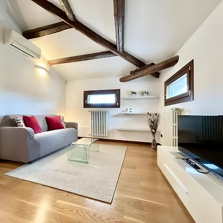 Apartment Romantic Window On Arena *