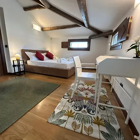 Romantic Window On Arena Apartment *