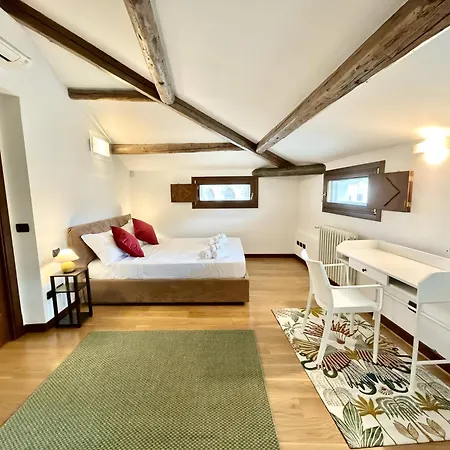 Romantic Window On Arena Apartment *