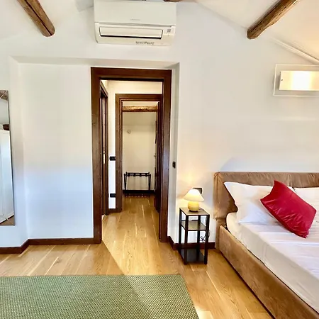 Romantic Window On Arena Apartment *